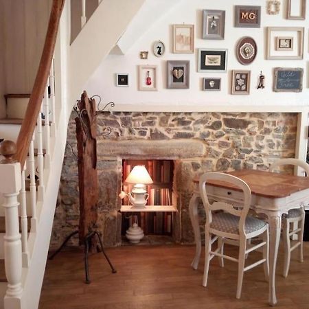 House At The Foot Of The Castle Of Fougeres Villa Exteriör bild