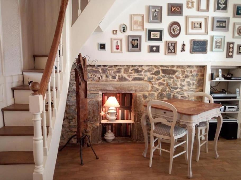 House At The Foot Of The Castle Of Fougeres Villa Exteriör bild